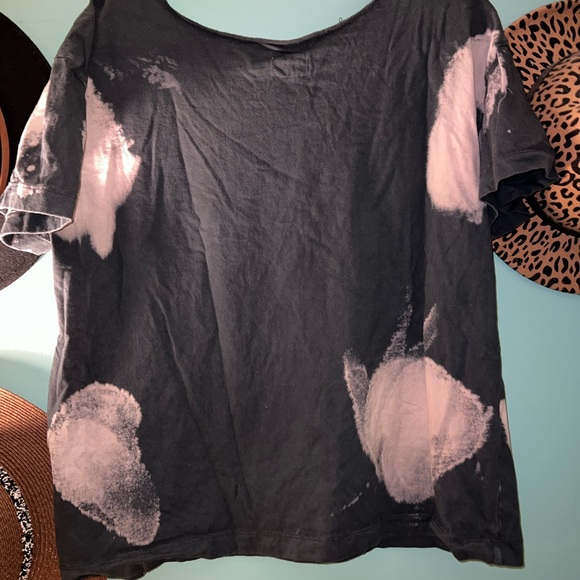 BUCKLE GRAPHIC TEE - Picture 2 of 2